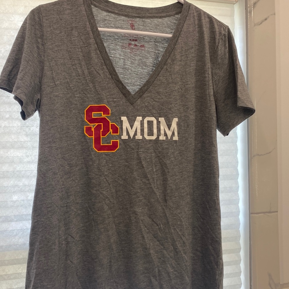SC mom v neck short sleeve tshirt